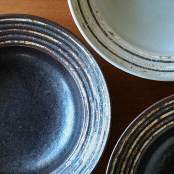 伊豆土リムストライプの八寸浅鉢（黒釉）の画像