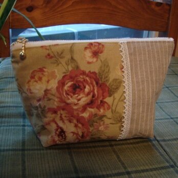 麻であしらえたポーチ、現品のみです。