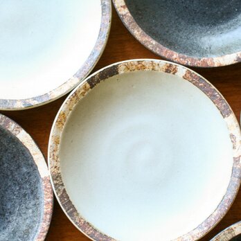 伊豆土リムの六寸皿（白釉）の画像
