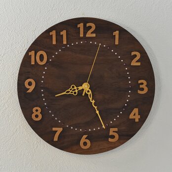 シックなデザインのブラックウオルナットの木の掛け時計【クオーツ時計】の画像