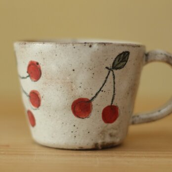 粉引きさくらんぼのカップ。