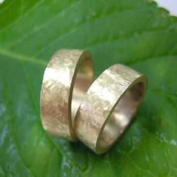 結婚指輪 手作り（鍛造＆彫金）Ｋ１８ イエローゴールド艶消し　極太・幅広＆打ち出しの画像