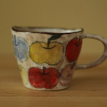 粉引き手びねりカラフルリンゴのカップ。の画像