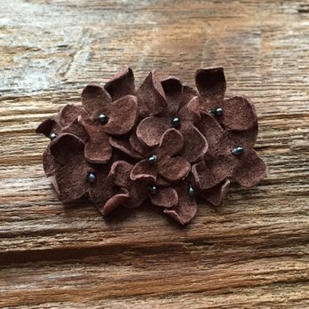 革花のブローチピン(黒花芯つき)  タマゴサイズ  モカの画像