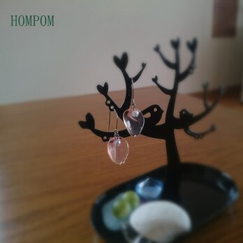 花びらピアス　ホムポムの画像