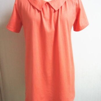 ショールカラーの衿付きチュニック（サーモンオレンジ）の画像