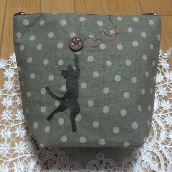 SOLD  刺繍ジャンプ猫の抹茶ミルクポーチの画像