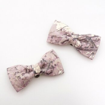 しだれ桜の革で作ったりぼんコサージュ