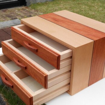 無垢材で作った引き出し