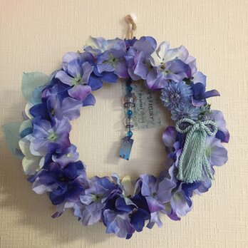 ミニ風鈴＋タッセル付き 紫陽花とマムのブルー系リース Mの画像