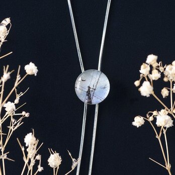 銀のループタイ03/夜明けの電柱