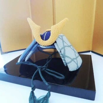 端午の節句の兜のお飾り（古布ちりめん）
