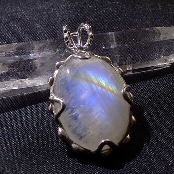 レインボームーンストーンのペンダント