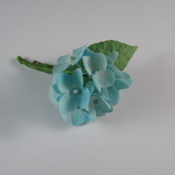 手染め布花  ブルー・青いのアジサイ(紫陽花)のコサージュの画像