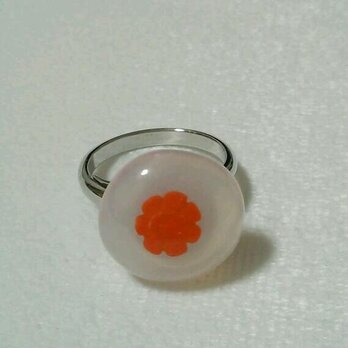 ガラスのリング（花・乳白色Xオレンジ）の画像