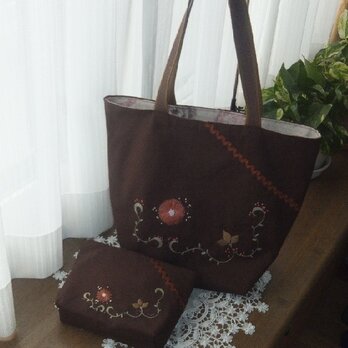 セット　刺繍ブラウンのバッグとポーチの画像