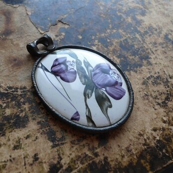 ヴィンテージ・陶器製ペンダント　メタルフレーム　紫の花　+*ヴィンテージ北欧雑貨の画像