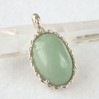 翡翠のペンダント