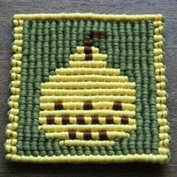 漂白剤が使えるマクラメ編み　洋梨コースター（黄色）の画像