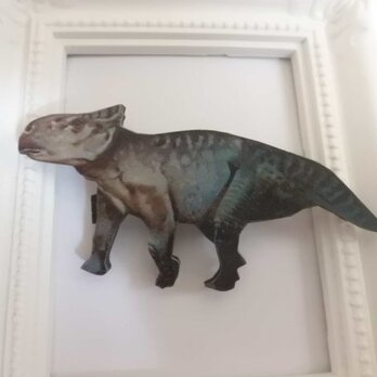 恐竜ウッドブローチの画像