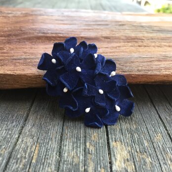 革花のスリーピン(花芯つき)  タマゴサイズ  紺の画像