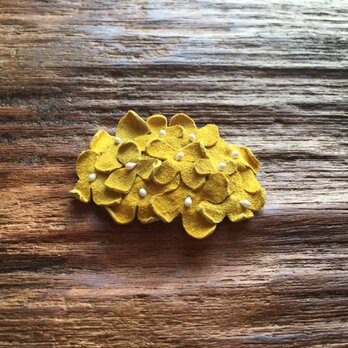 革花のスリーピン(花芯つき)  タマゴサイズ  カラシaの画像