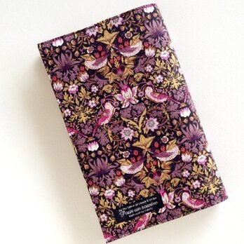 リバティ 新書 ブックカバー ストロベリーシーフ 黒紫の画像