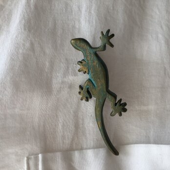 bronze gecko brooch GC