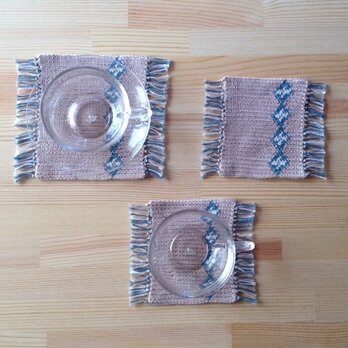 手編みのコースターセット（大1枚小2枚）の画像