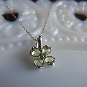 特別価格　K18WG　クローバーのペンダント