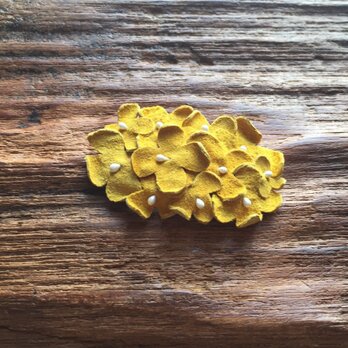 革花のスリーピン(花芯つき)  タマゴサイズ  カラシbの画像