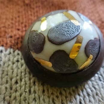 ボタン　磁器と紫檀　金茶の画像