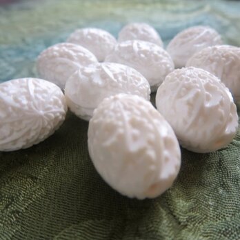 *♥*Vintage Western German White Floral Lucite Beads*♥*の画像