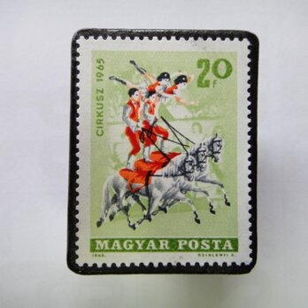 ハンガリー　切手ブローチ1350の画像