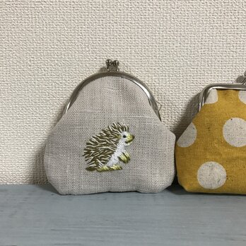 手刺繍のハリネズミのがまぐちの画像