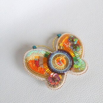 【ビーズ刺繍】蝶のブローチ　向日葵のの画像