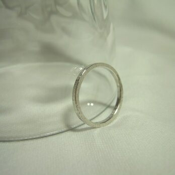 銀の細めの鎚目の指輪　Ｒ-82の画像