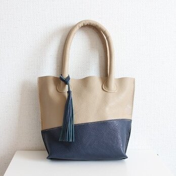 ネイビー革のトートバック　/　 一期一会 タッセル