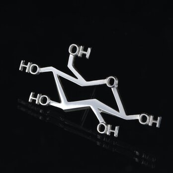 β‐グルコース　イス型　化学式アクセサリー®(ピンブローチ，タイタック)の画像