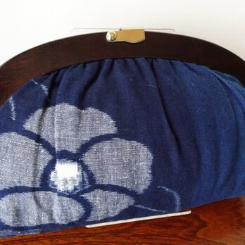 手織り久留米絣：椿と蝶のセカンドバッグ（B-６）の画像