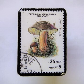 マダガスカル　きのこ切手ブローチ1401の画像