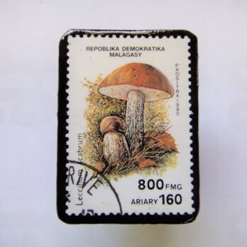 マダガスカル　きのこ切手ブローチ1406の画像