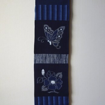 手織り久留米絣：蝶と椿の掛軸（J-２）の画像