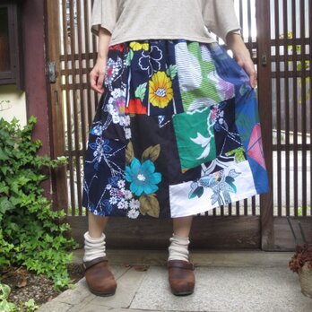 Ｙ様、ご予約品☆夏を惜しんで…浴衣リメイクスカート☆楽しくカラフルにパッチ＆パッチ77㎝丈の画像