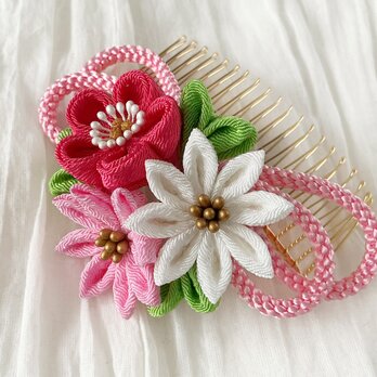 〈つまみ細工〉梅と小菊と江戸打ち紐のコーム(ピンク)