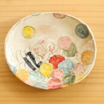 粉引きカラフルドットにうさぎのオーバルケーキ皿。の画像