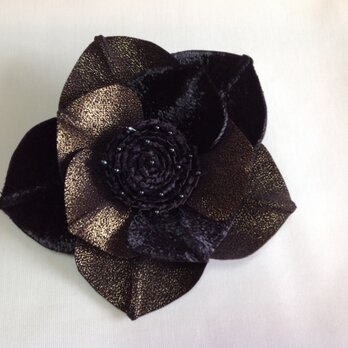 再販黒金ラメとベルベットのコサージュ