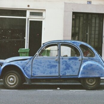 【額付写真】青い車の画像