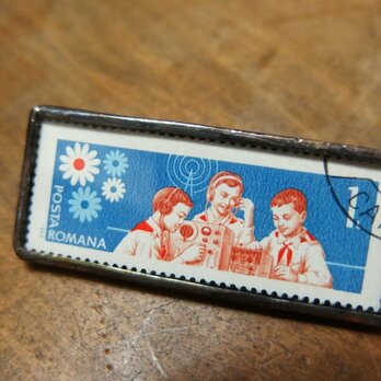 ヴィンテージ切手のブローチ - ルーマニア ボーイスカウト青の画像