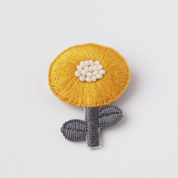 [受注制作]まあるいお花一輪の刺繍ブローチ（yellow)の画像